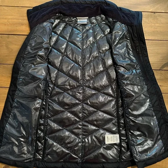 Columbia Women's Black Puffer Vest - Picture 4 of 4